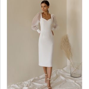 Lichi puff sleeved midi- dress